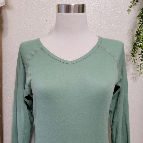 Patagonia Apilene women's size small v-neck - Picture 3 of 12